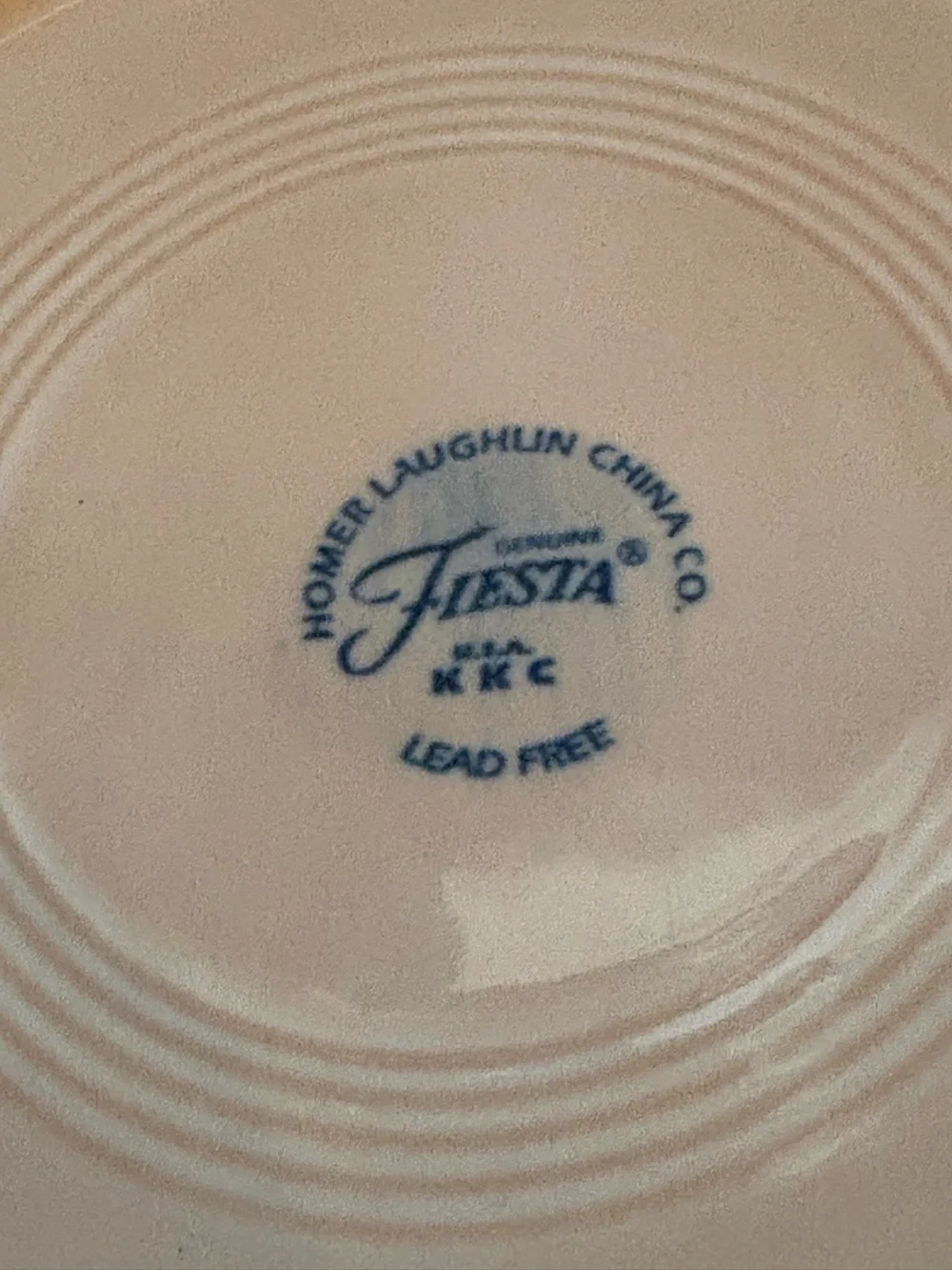 Homer Laughlin Fiesta Light Peach Ceramic Covered Casserole/Serving Bowl